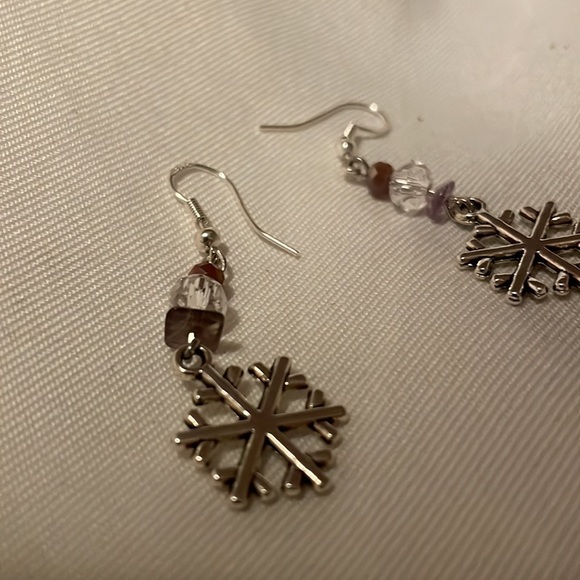 2/25 Handmade Beaded Snowflake Jewelry Set 2 Pairs Earrings & Stretchy Bracelet - Picture 7 of 7